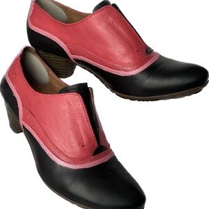 Hand-painted, size 39 (8.5) Pinkolino court shoe; leather upper, 2” heel.